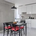 Beautiful Elegant 1bd Private Terrace Gem! #333 *